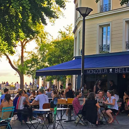 Apartment Charming Bright Sunny In Belleville Paris