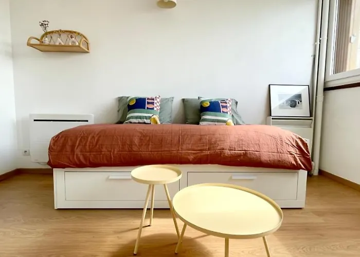 Charming Bright Sunny In Belleville Апартаменты